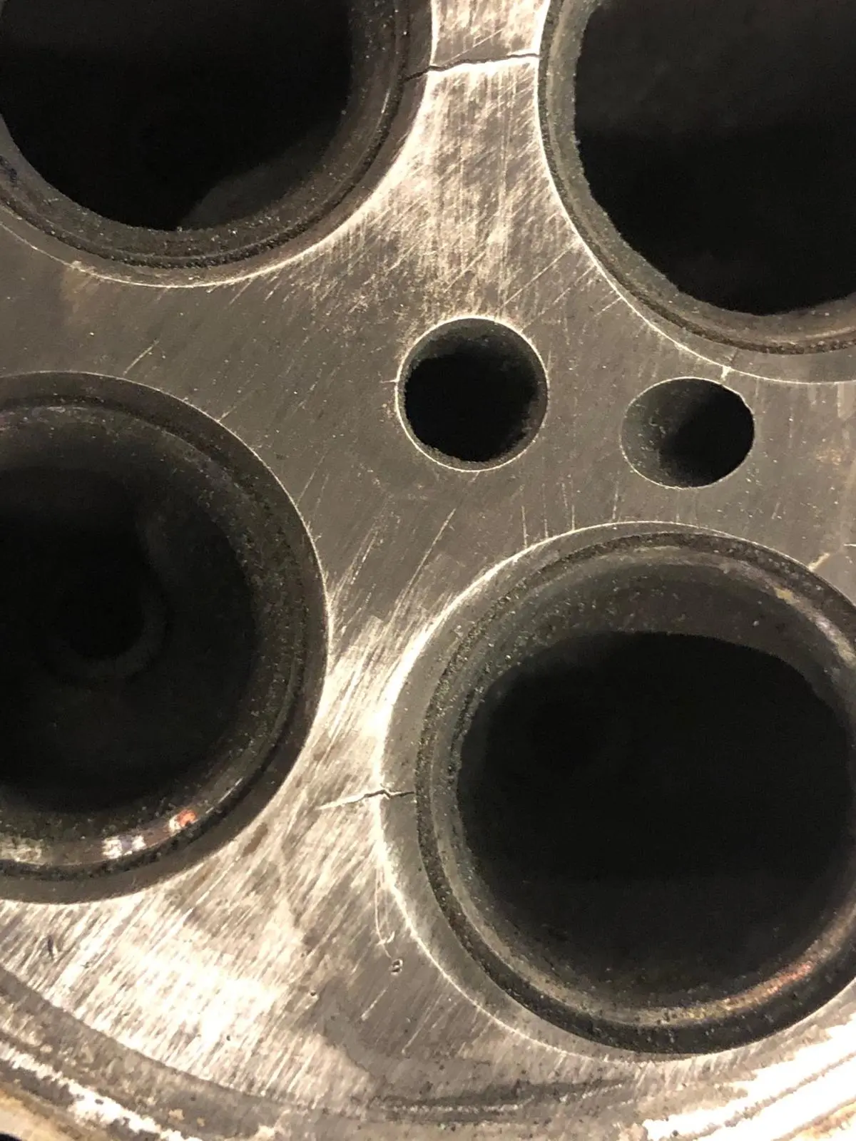 Komputerowa diagnostyka samochodu w profesjonalnym warsztacie Auto Firma