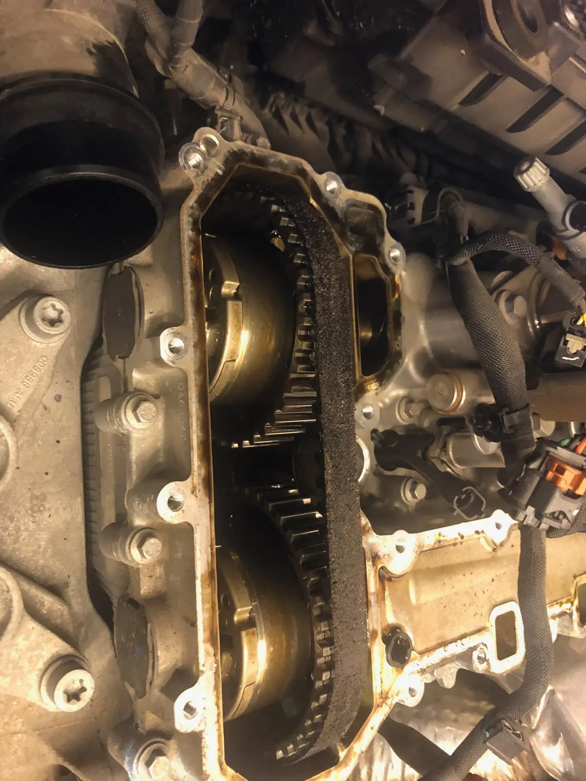 Profesjonalna wymiana oleju silnikowego w warsztacie Auto Firma Legnica